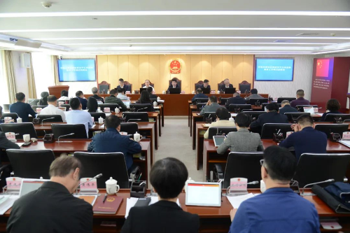 20231211蓝小环主持召开威尼斯人平台区十届人大常委会第二十六次会议.jpg